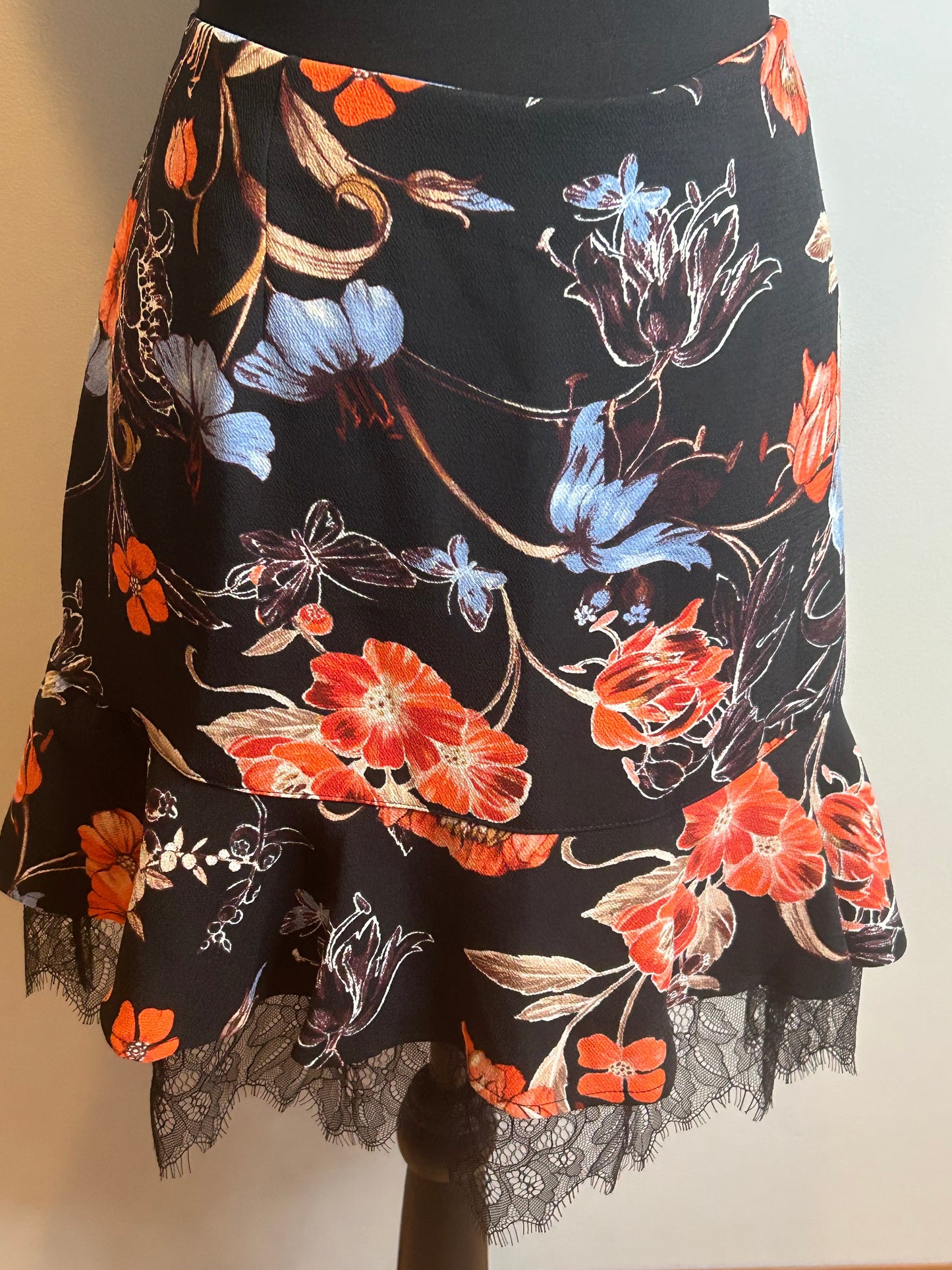 Who W W Flower Skirt NWT