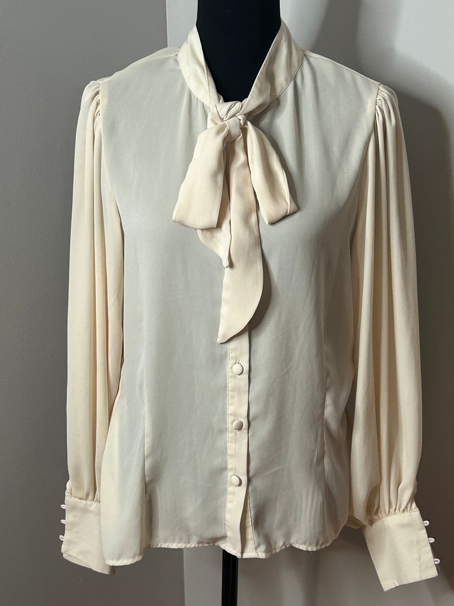 PL~ Unique Vintage Bow Tie Cream Top